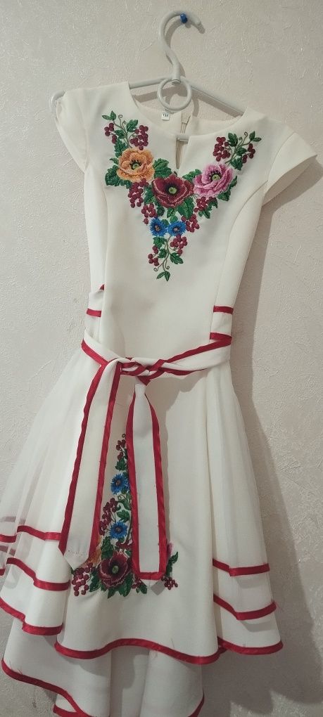 Продам вишите плаття