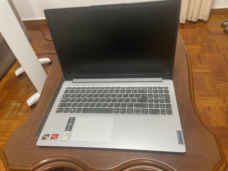 Computador lenoco cinzento