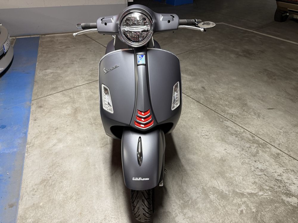 Vespa GTS oryginalny lakier 125 model 2023