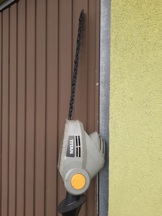 Nożyce do żywopłotu długie.