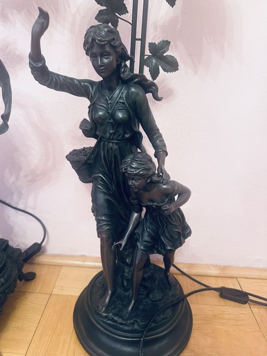 Lampa figuralna antyczna 2 sztuki wysoka stołowa