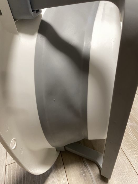 Ванночка для немовлят з термометром