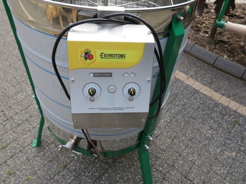 Miodarka Uniwersalna Nierdzewna  Cztero-Ramkowa  Ręczno - Elektryczna