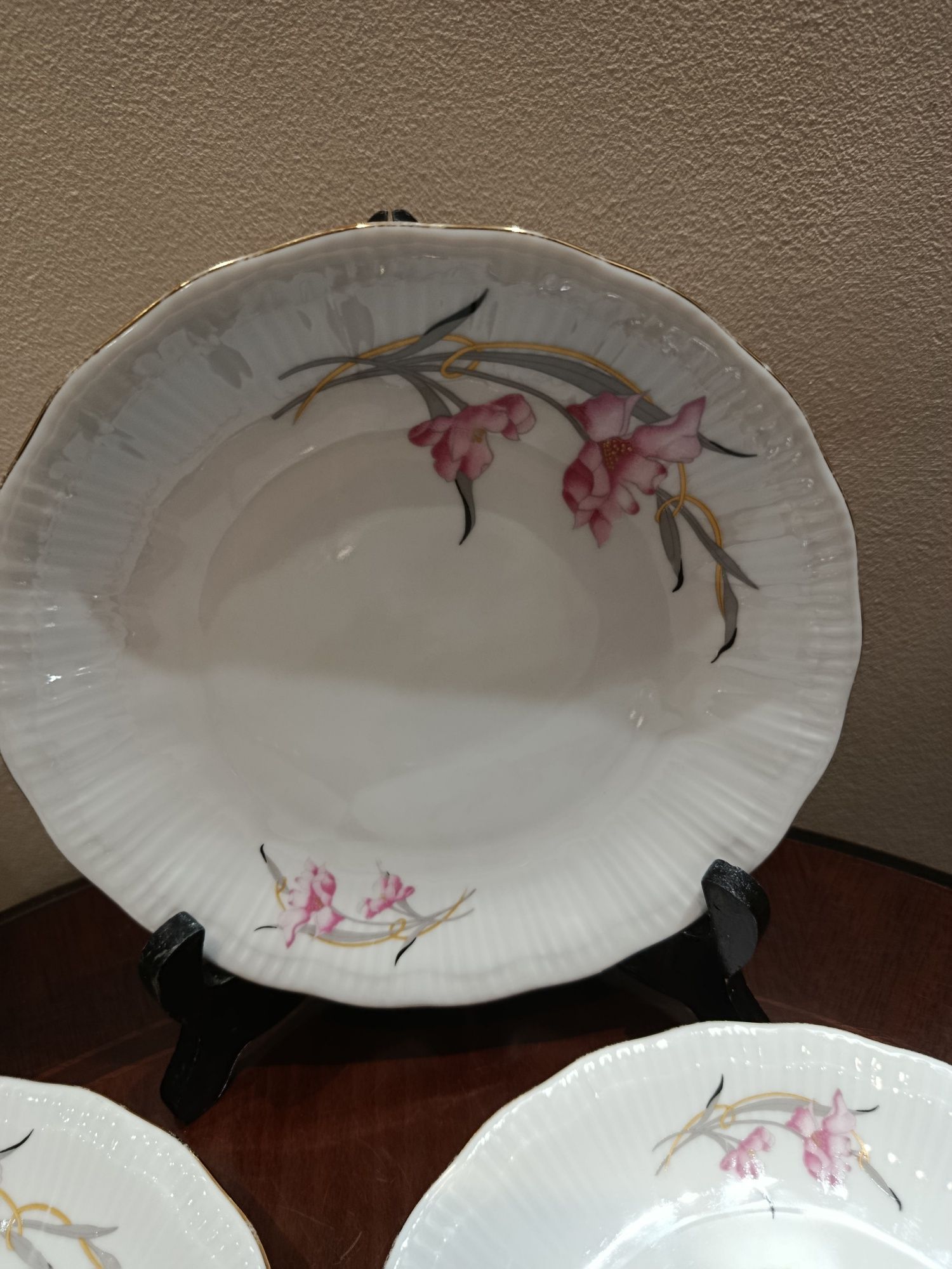 Śliczny stary zestaw czterech talerzy deserowych porcelana Wałbrzych