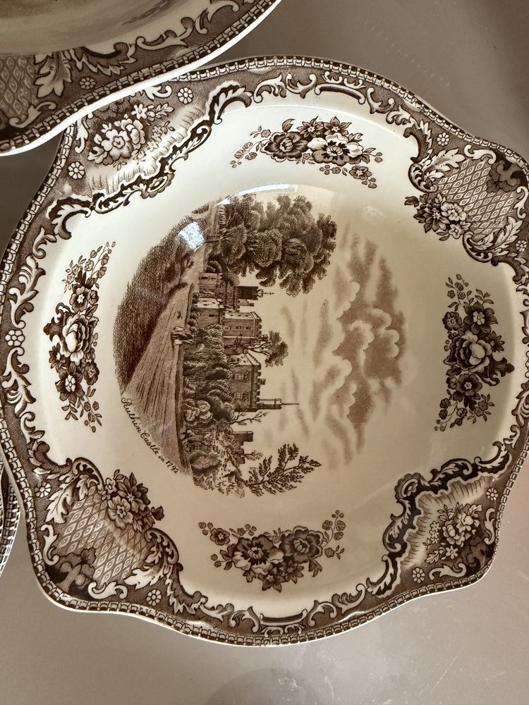Продам сервиз тарелки, салатницы, масленица