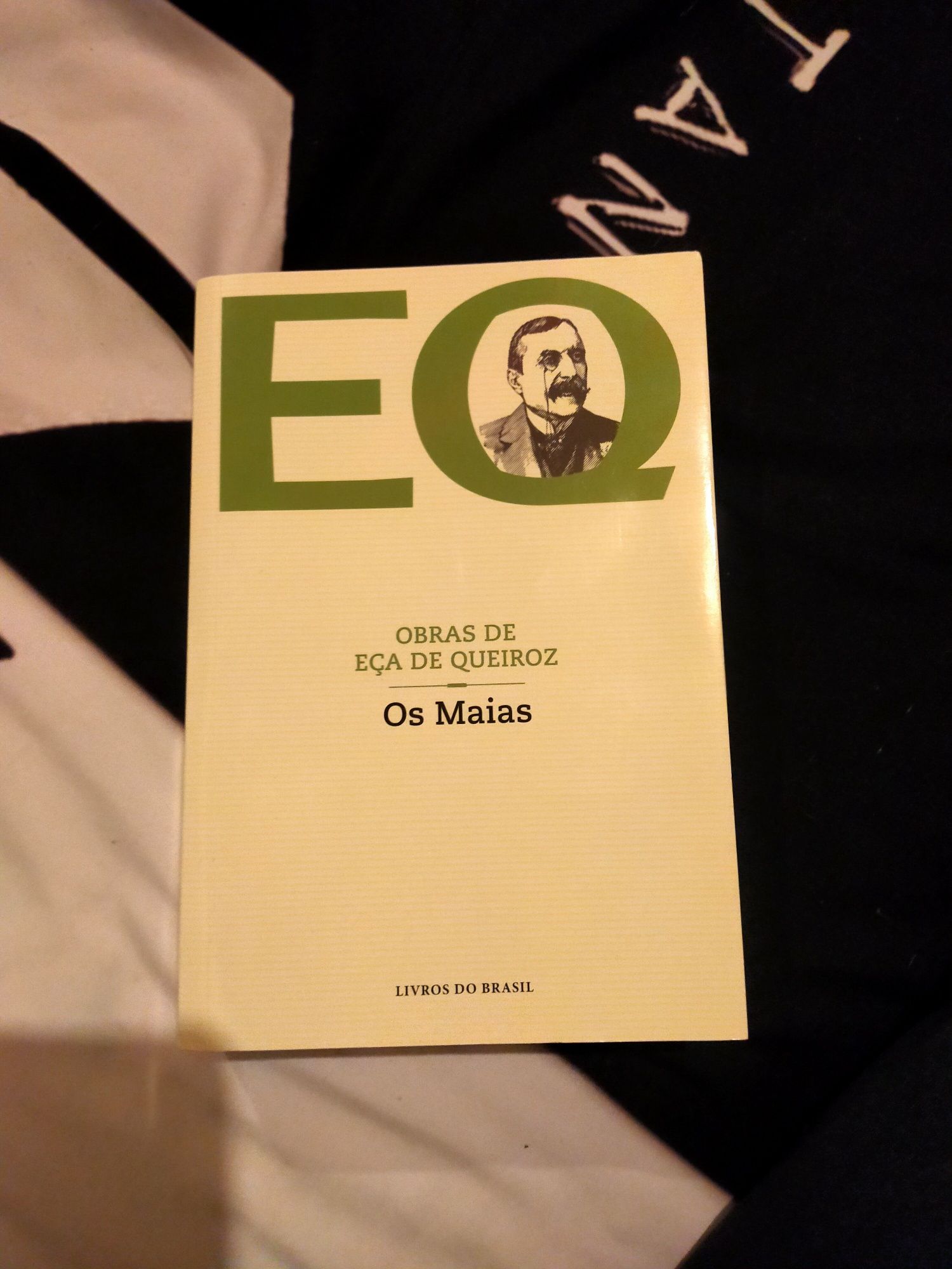 Livro "Os Maias"