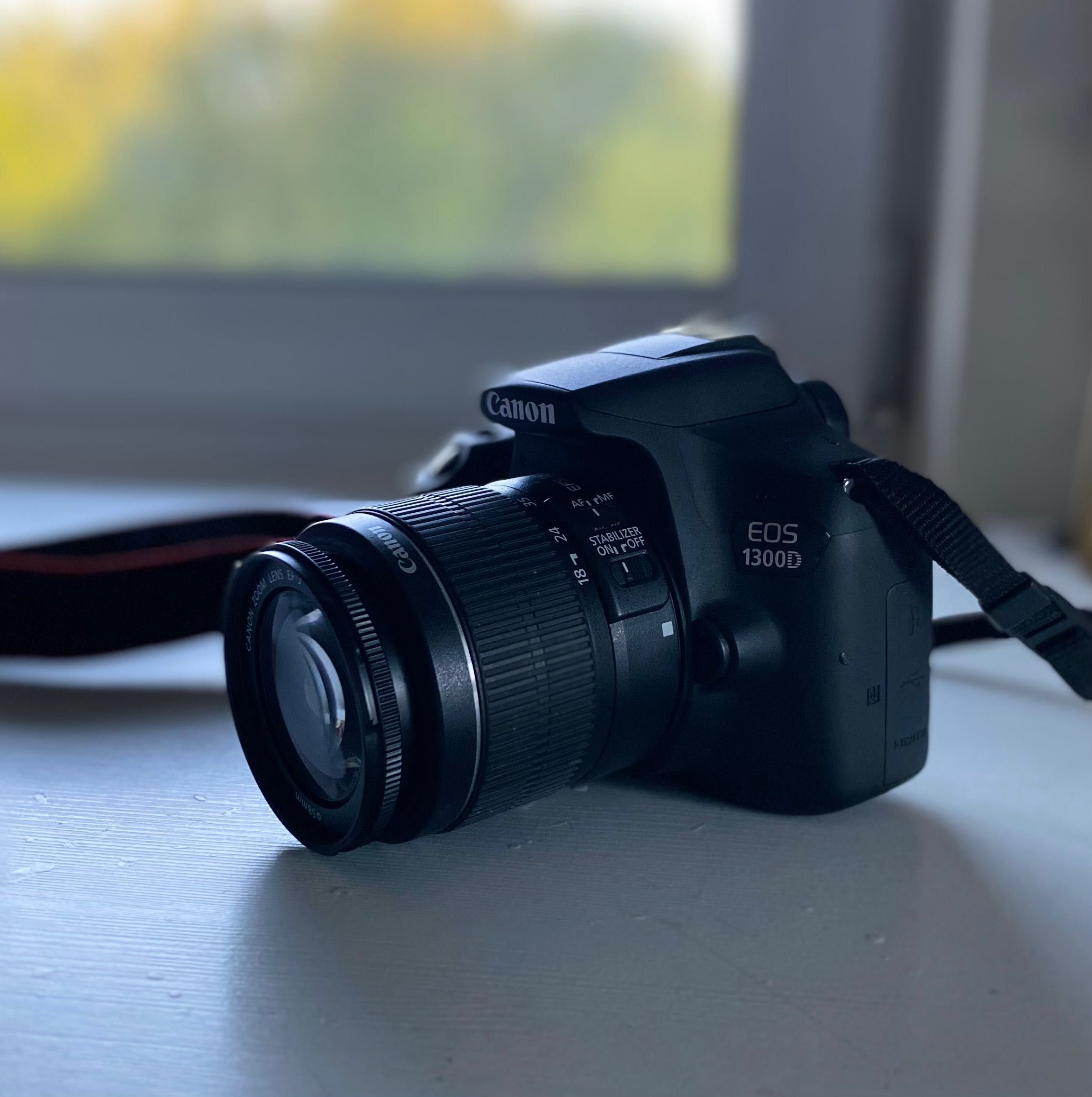 Lustrzanka Canon EOS1300D (korpus+obiektyw+pokrowiec+bateria)