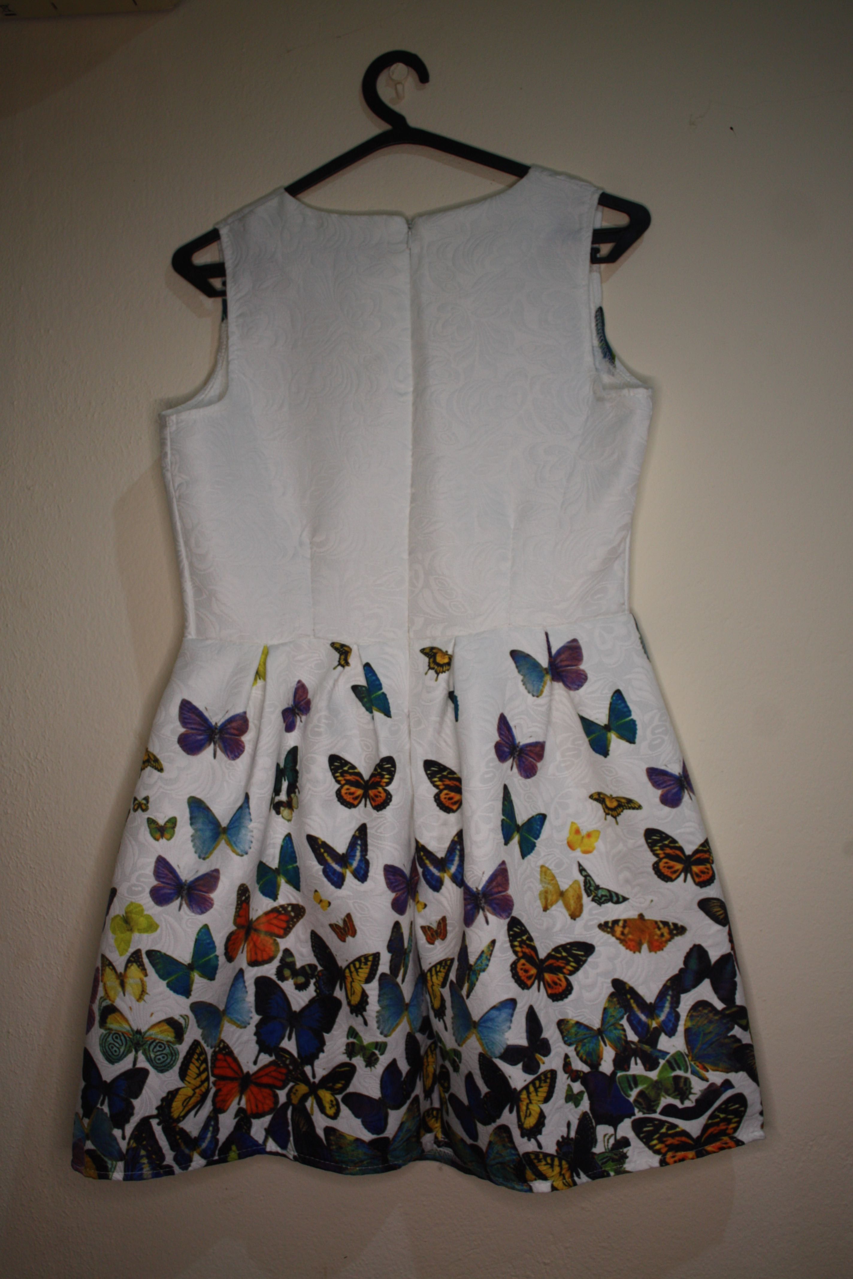 Vestido branco com borboletas