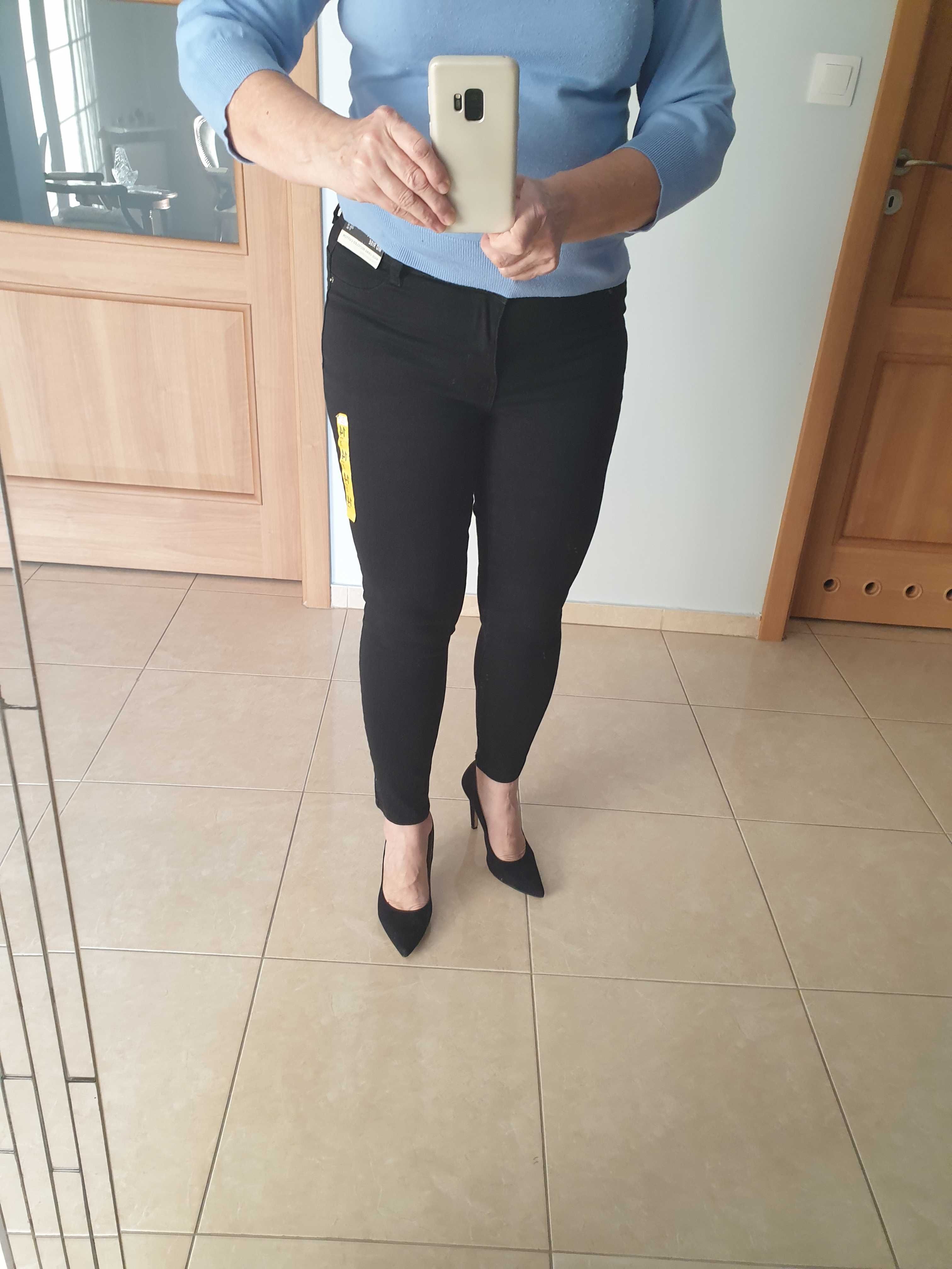 Czarne dopasowane jeansy skinny nowe.