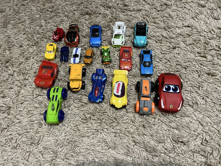 Машинки модельки різнв