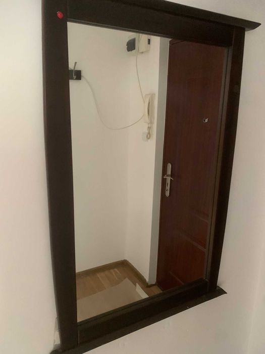 Lustro ścienne w ramie