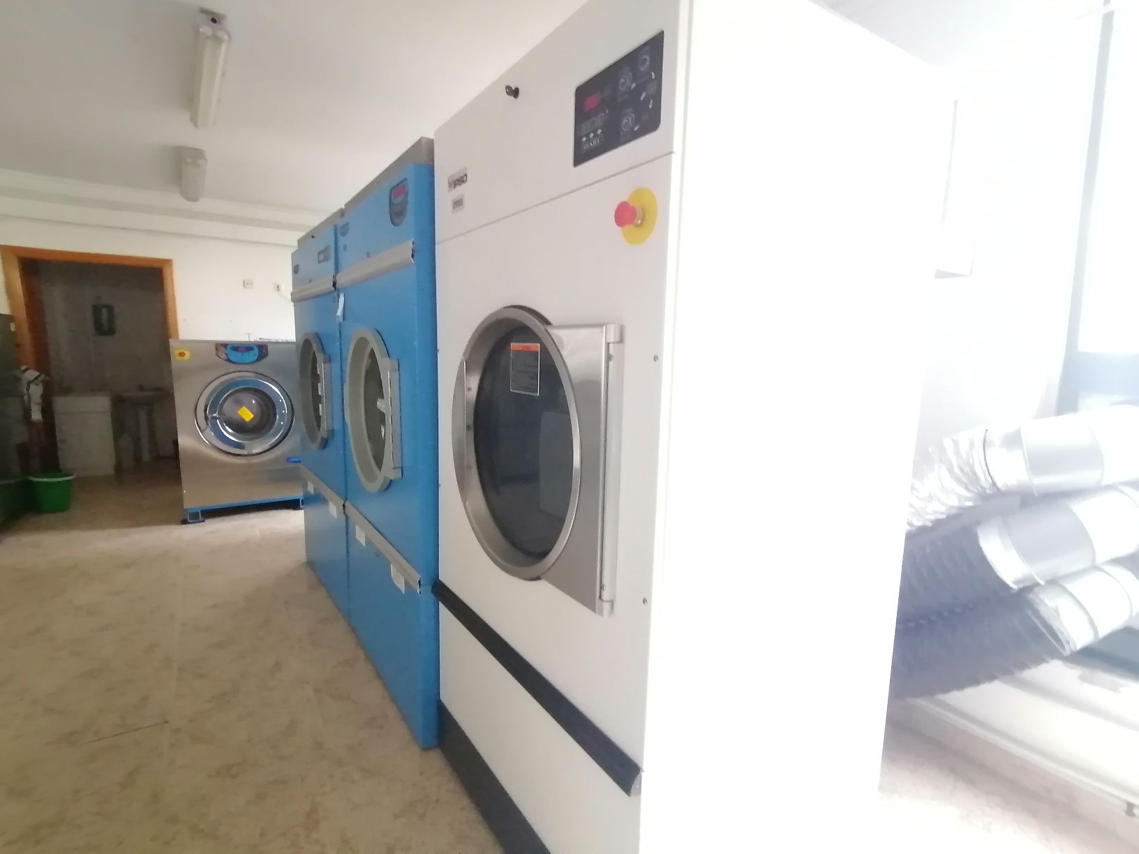 Self service lavandaria Líder de mercado em Portugal 28 dias montado