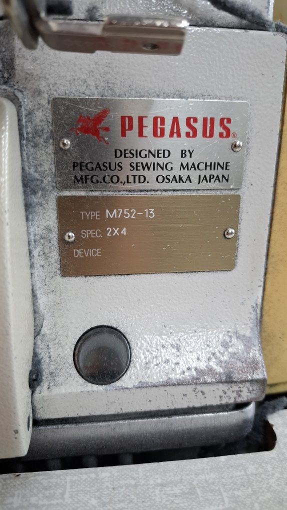 Máquina corte-cose Pegasus M752