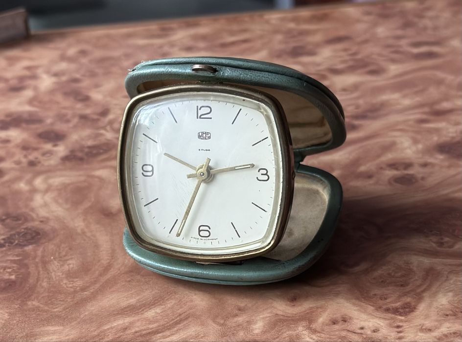 Stary zegarek mechaniczny Ruhla niemiecki podróżny vintage