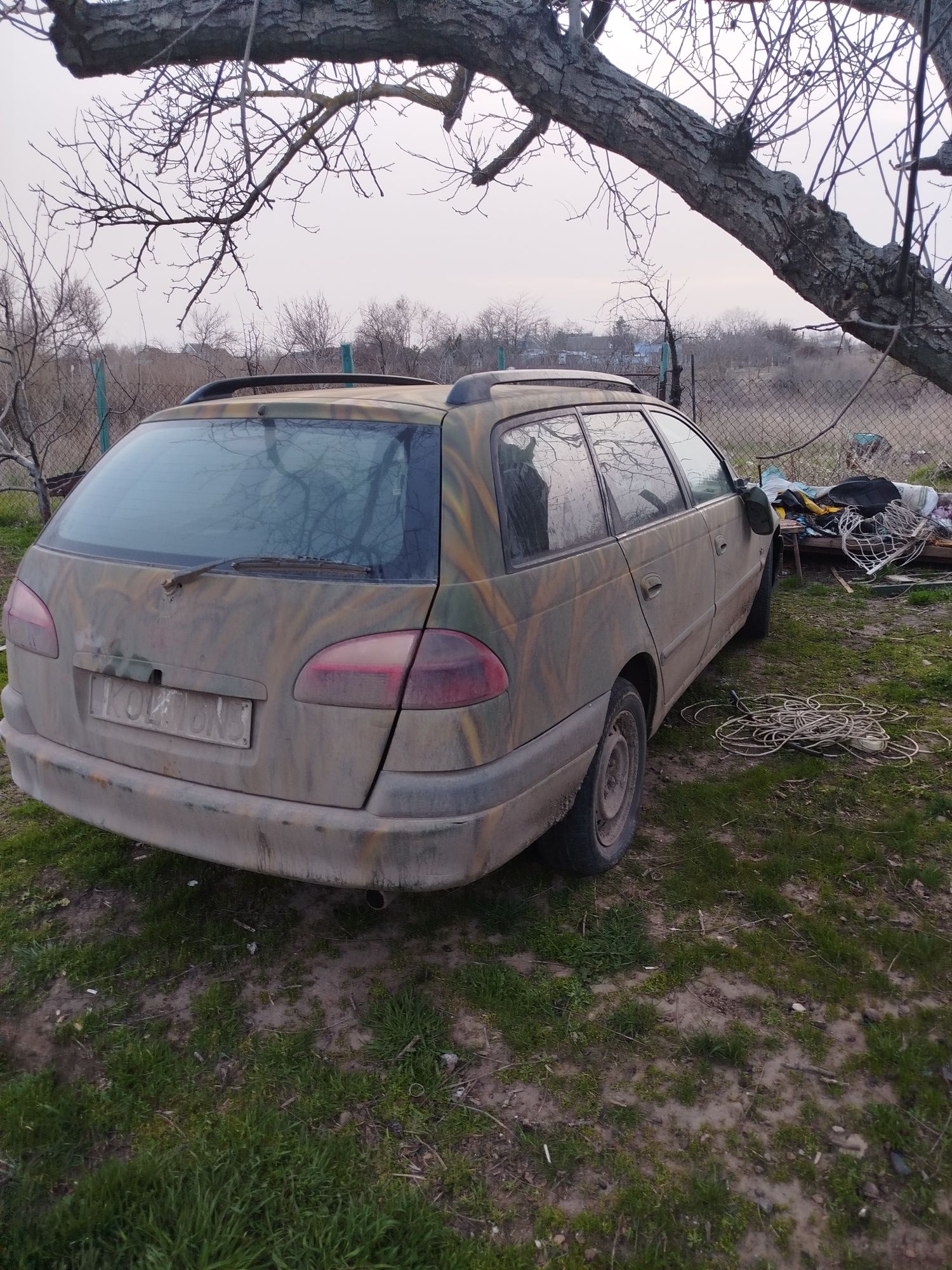 Тойота авенсіс на болти