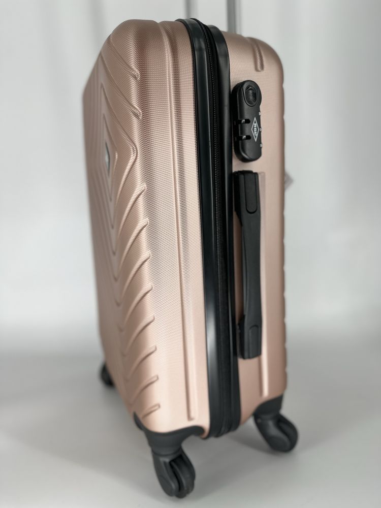 Nowa walizka 55/40/20 rose gold