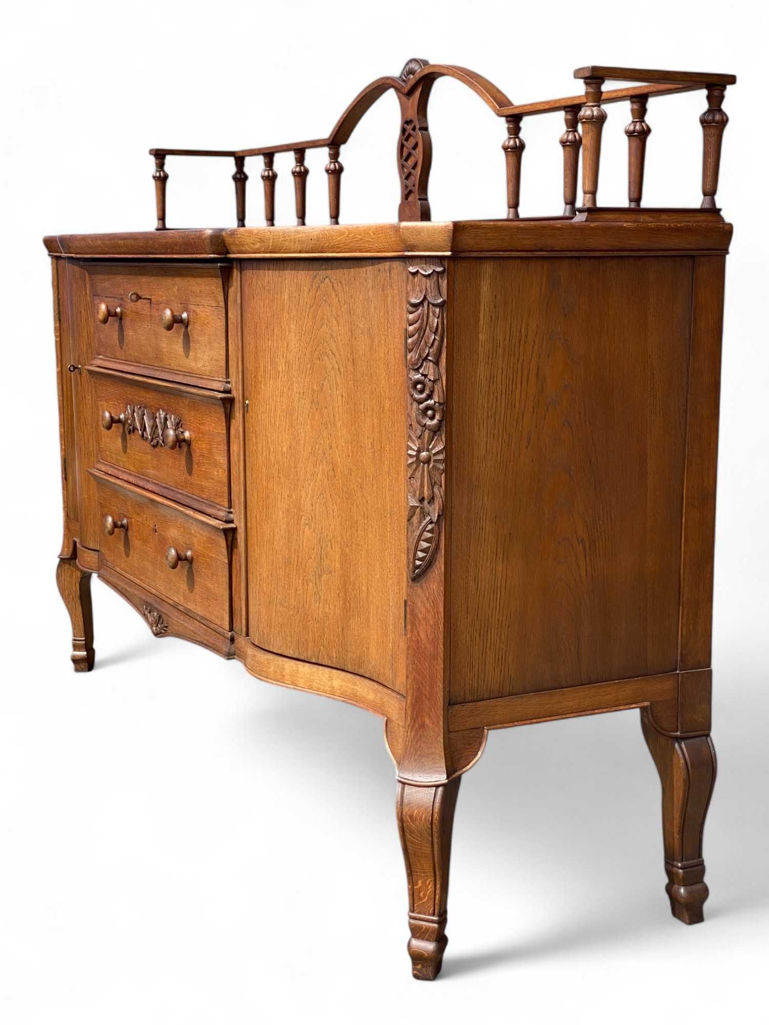 Pięknie zdobiona komoda dębowa w stylu ludwikowskim, sideboard bufet