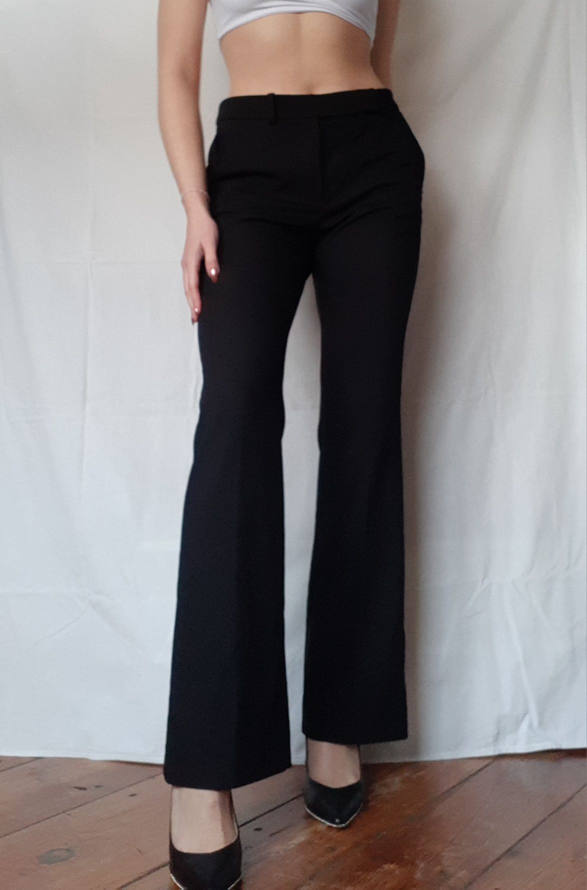 Czarne rozszerzane spodnie typu flare średni stan 38 M