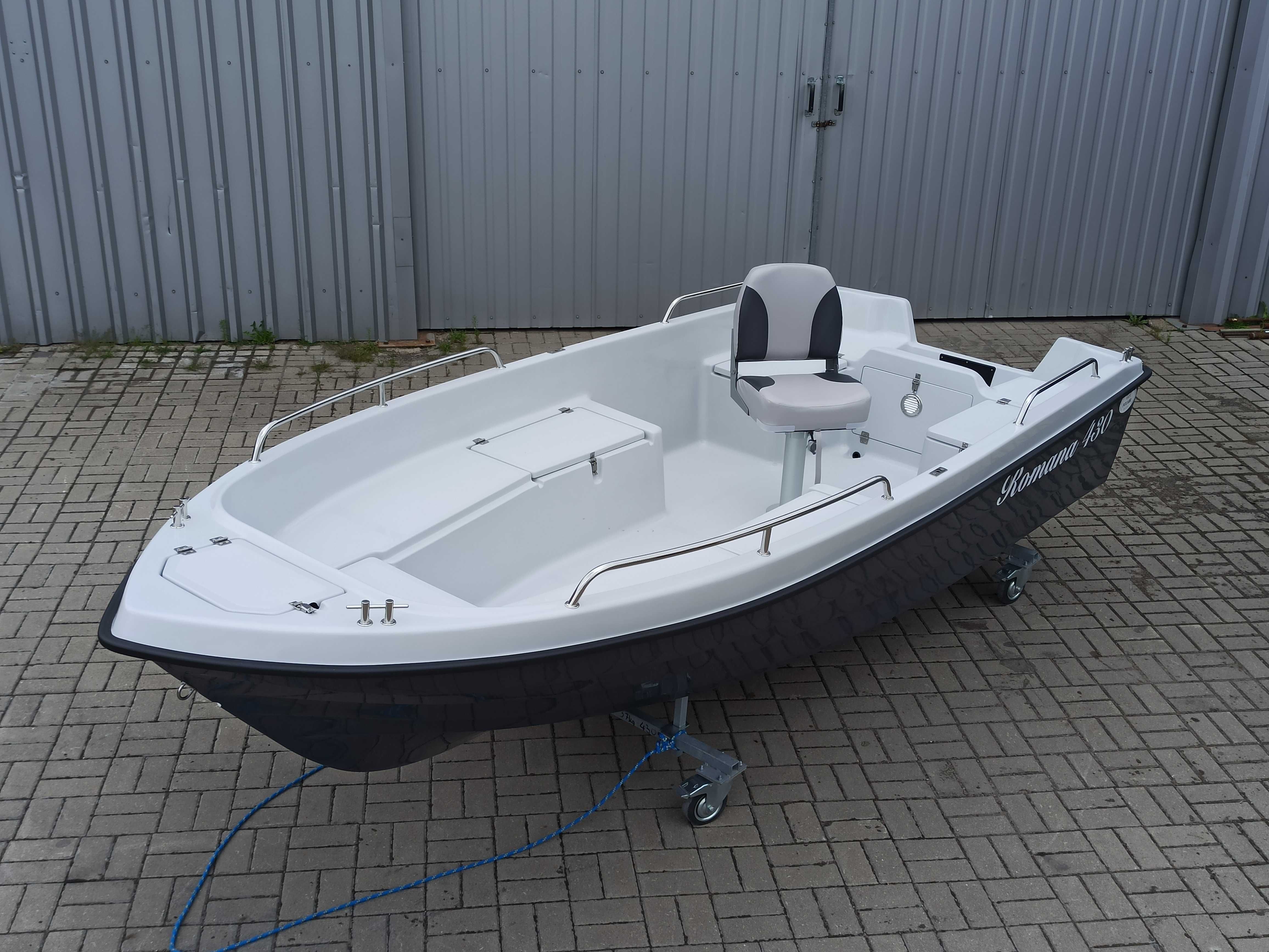 Łódź wędkarska motorowa ROMANA 430 pod dziobówkę z fotelem, 30 KM