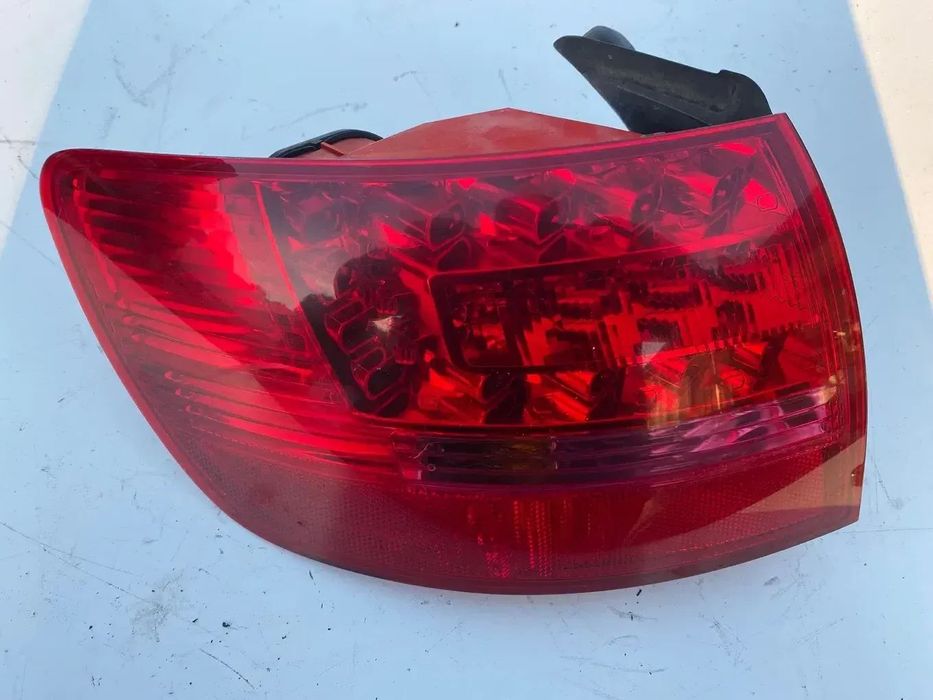 LAMPA TYLNA LEWY TYŁ LED AUDI A6 C6 KOMBI AVANT 89037044