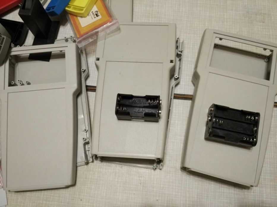 Подам пластиковые корпуса для радиоэлектронных приборов или проектов