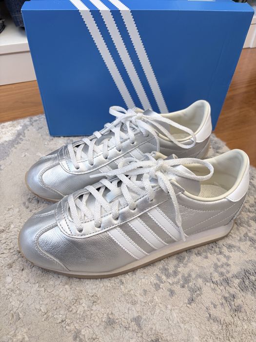 Adidas pele prateadas 38