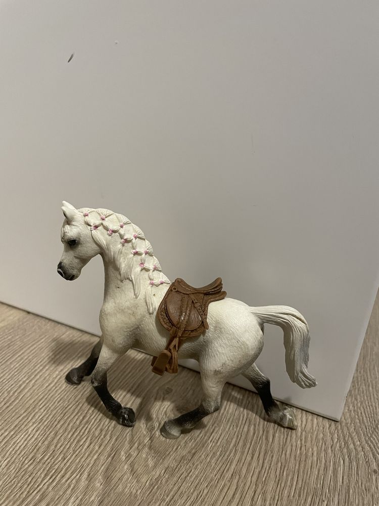 Zestaw figurek koni Schleich + dodatki