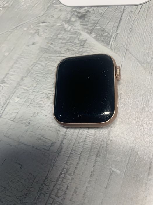Apple watch SE Gold Aluminum Case 40mm