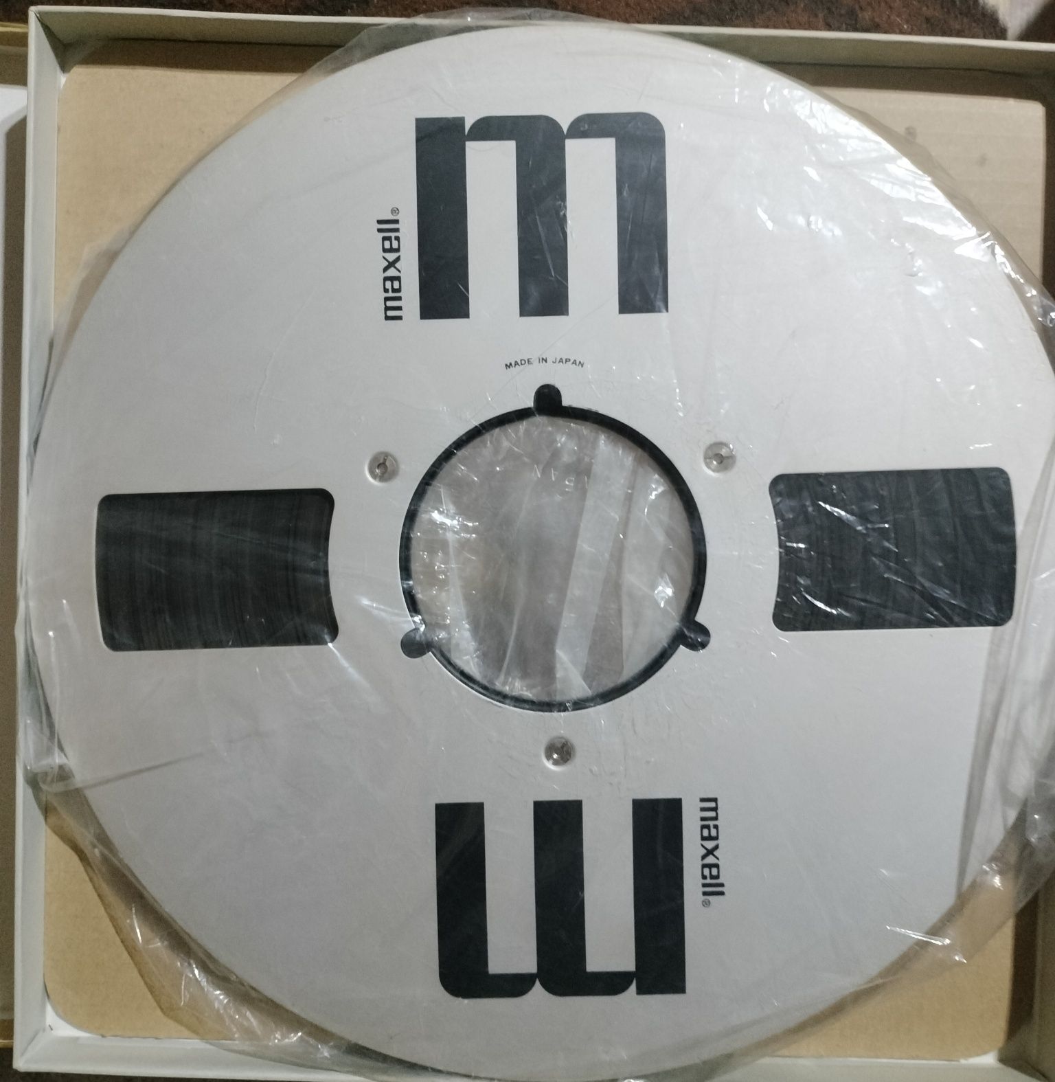 Oryginalna szpula 26.5 cm Maxell z org.  taśmą LOW NOISE.