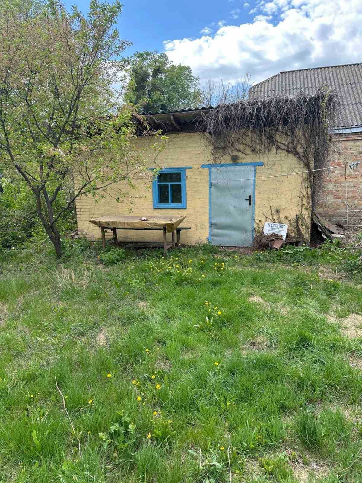 Продаж будинку і земельної ділянки 10сот. в селі Маслівка Київська обл