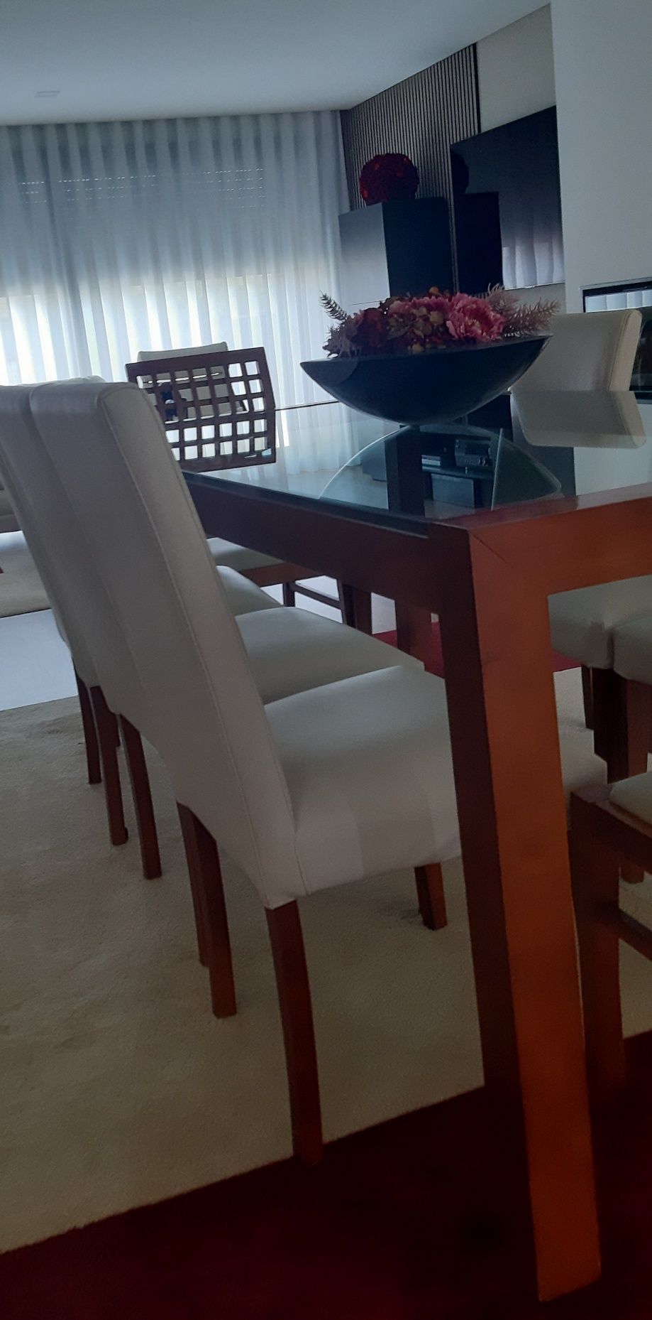 Mesa de sala com 8 cadeiras
