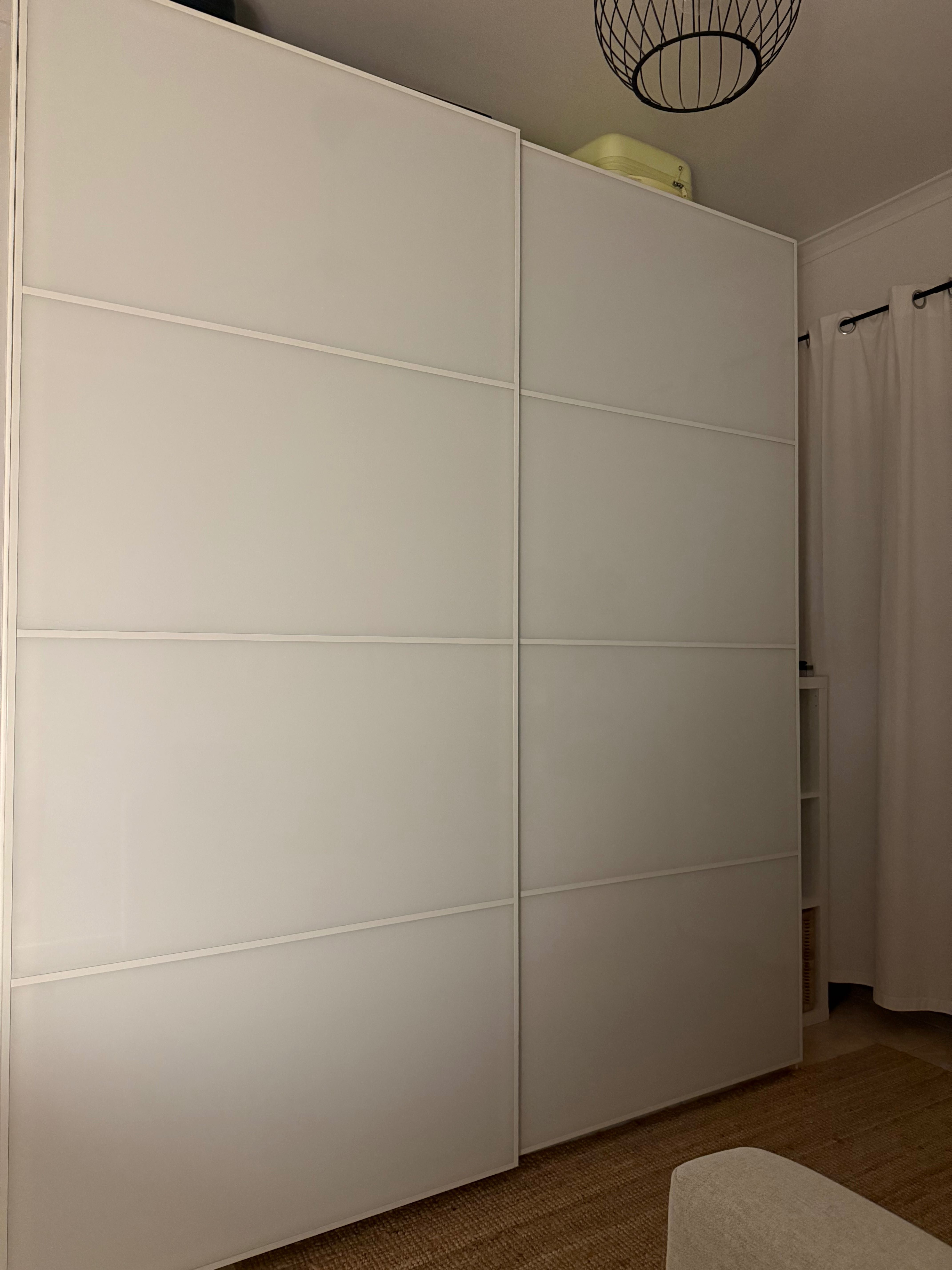 Roupeiro PAX com portas deslizantes