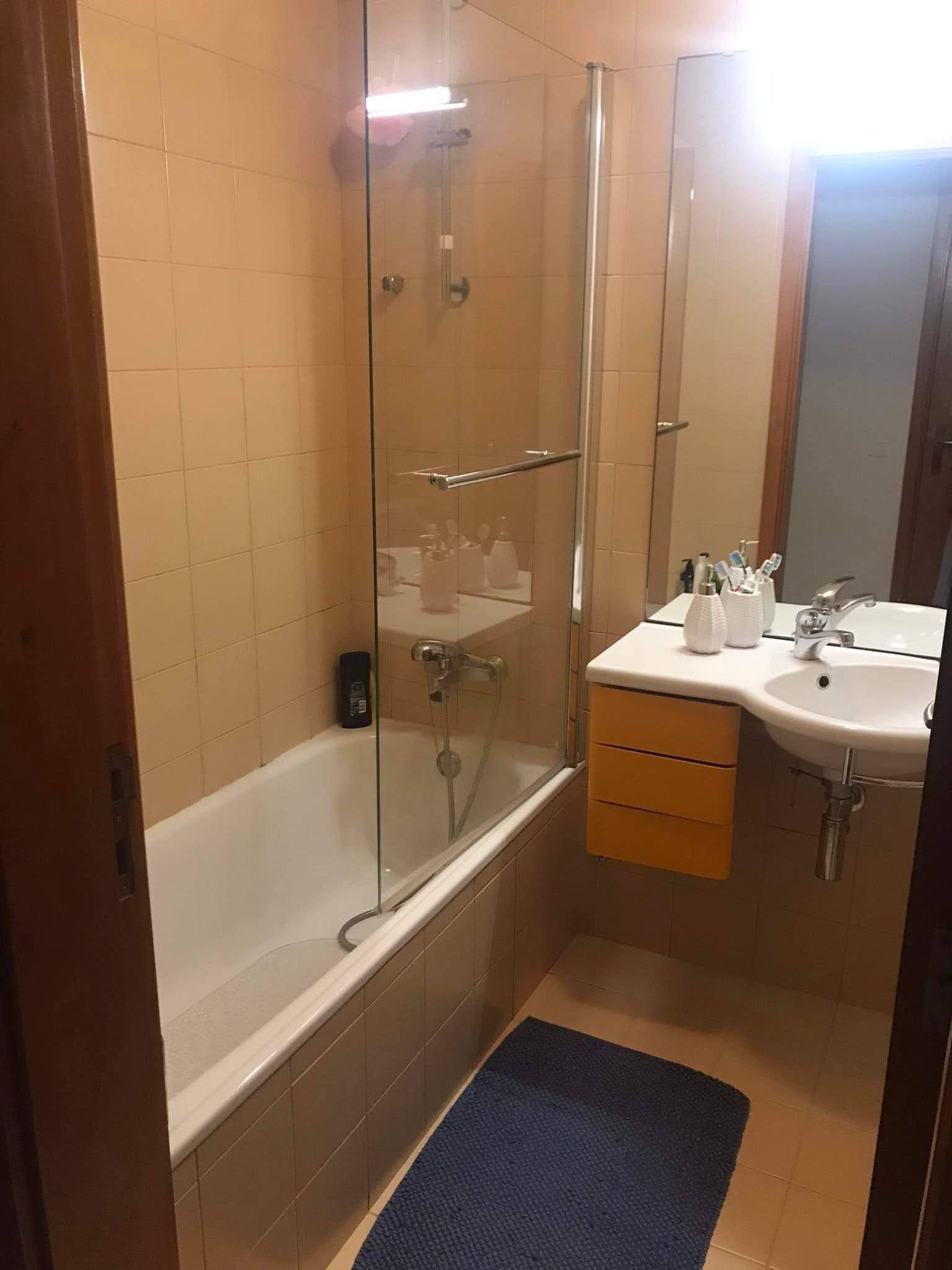 Aluga-se Quarto em frente ao ISCAP e a 10 min do Hospital São João