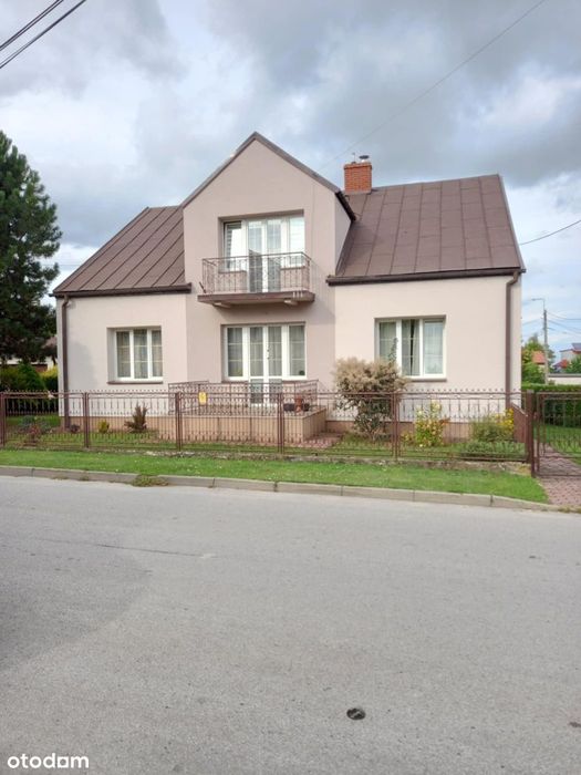 Duży zadbany dom w centrum Buska –Zdroju