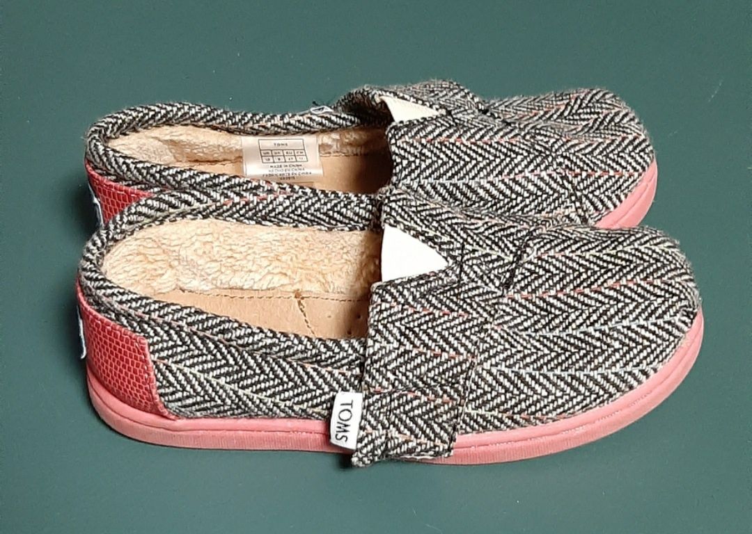 Ocieplane kapcie/buty Toms. Rozmiar 27