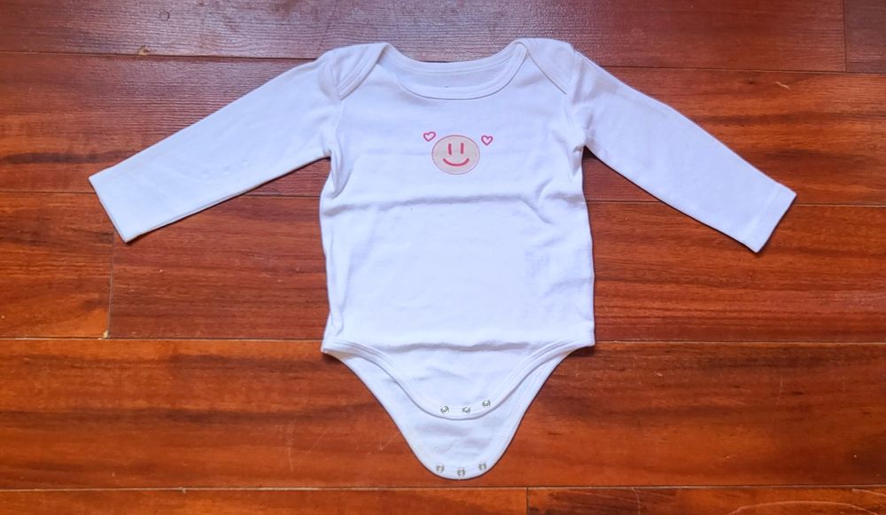 1 babygrow + 1 bodie 12-18 meses