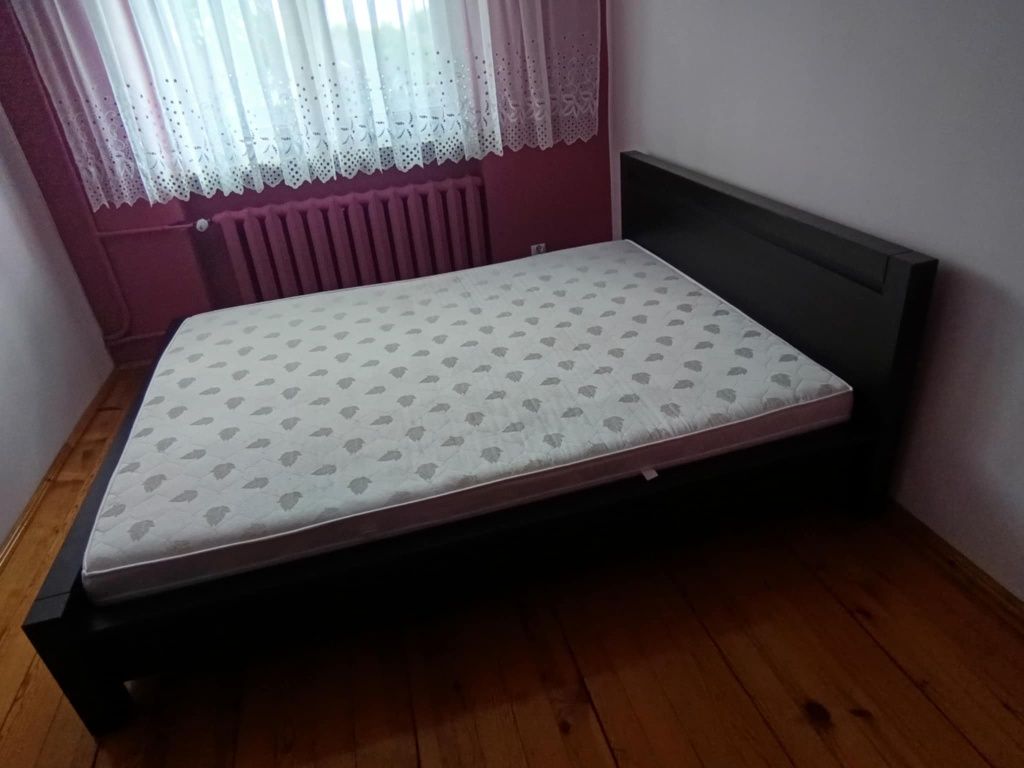 Duże łóżko sypialne