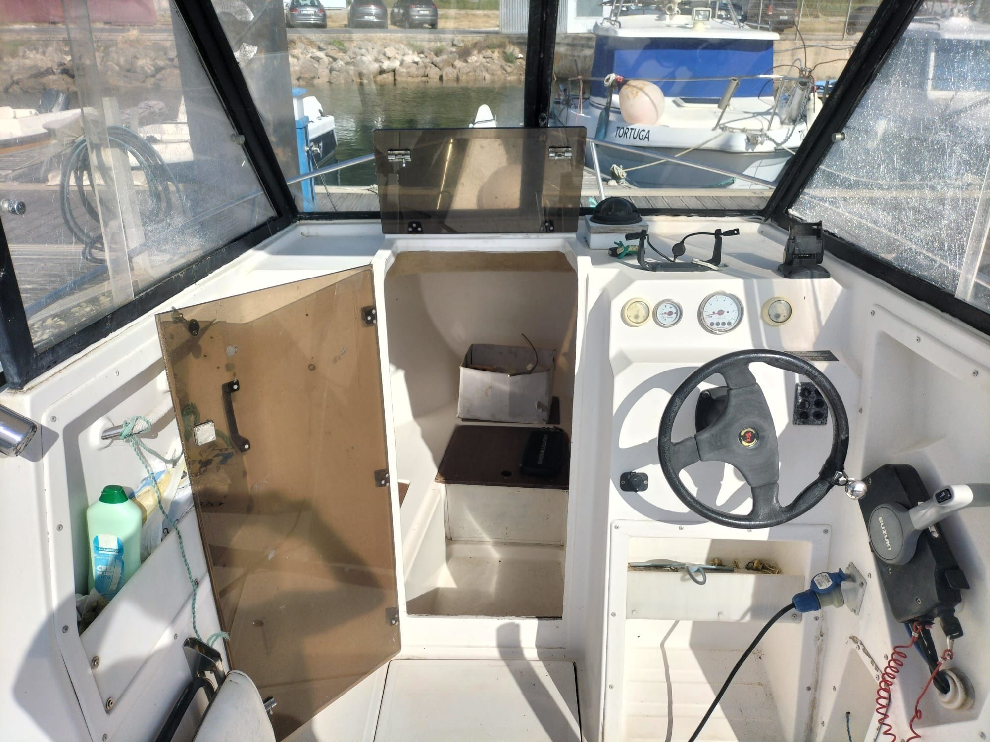 Barco cabinado Fibramar
