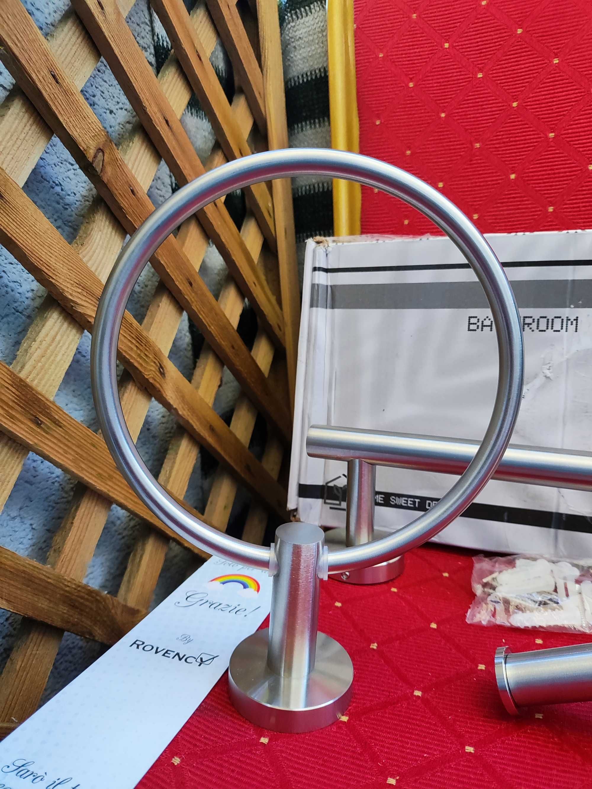 Wieszak Srebrny na ręczniki papier toaletowy uchwyt stal nierdzewna