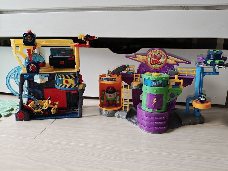 Super Zings Baza i Laboratorium