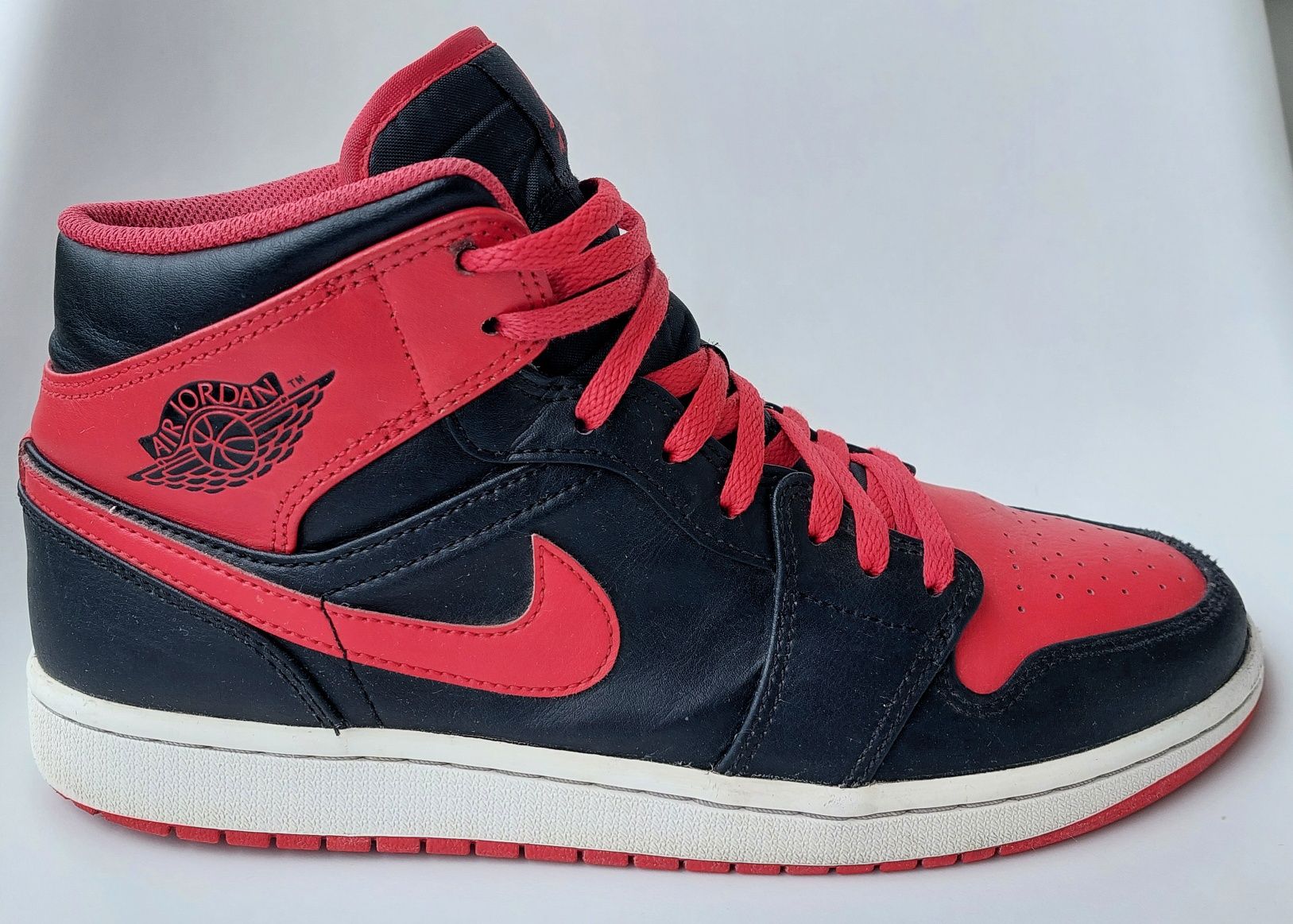 Buty Nike Air Jordan 1 Mid Alternate Bred roz.44,5