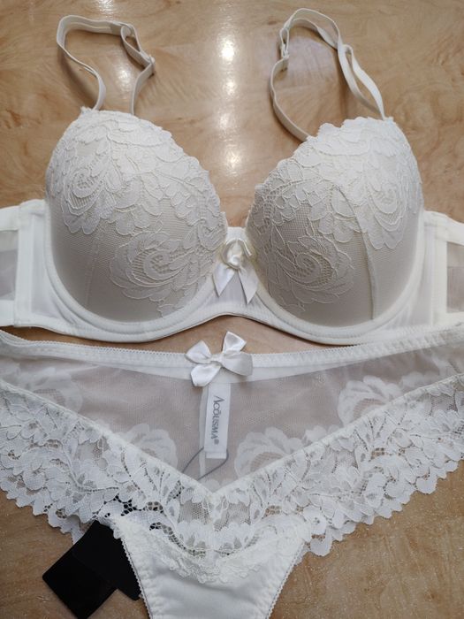 Вишукані комплекти жіночої білизни Acousma