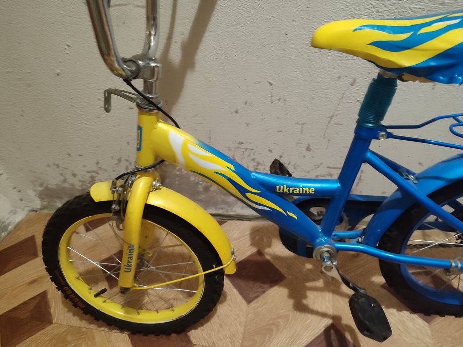 Велосипед у патріотичних кольорах