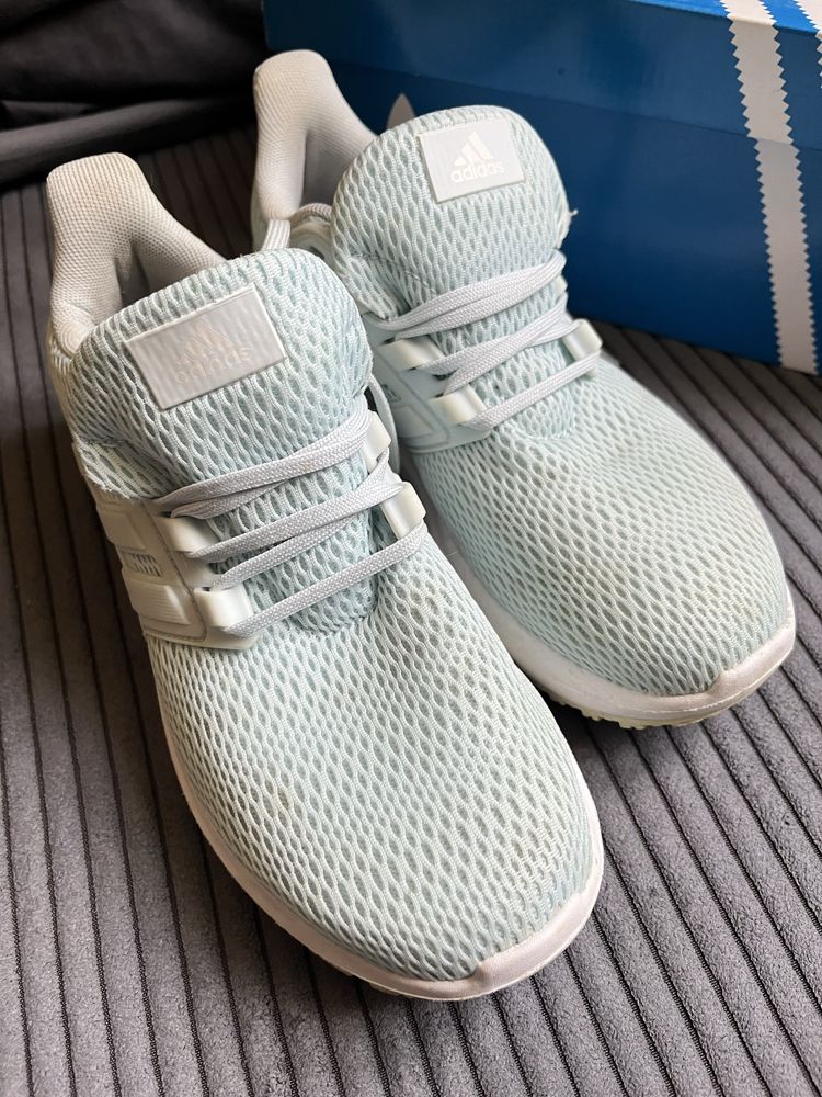 Оригінальні брендові кросівки м’ятного кольору adidas, розмір 36