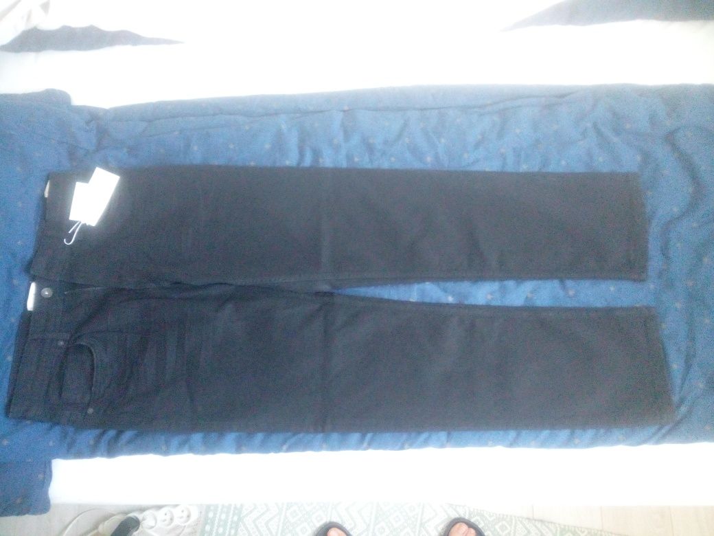 Spodnie Reserved czarne 32/32 (Regular)