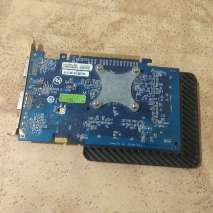 Продам нерабочую видеокарту GIGABYTE