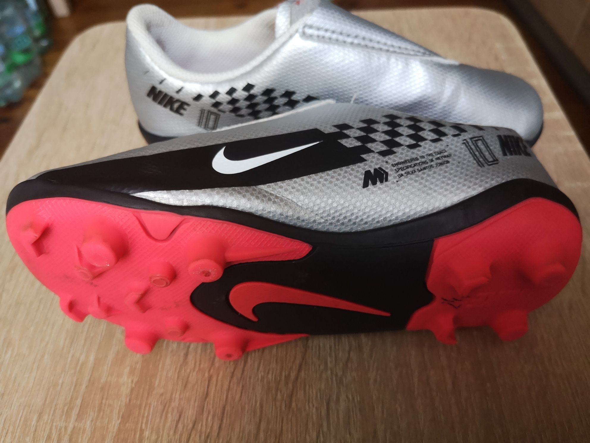 Korkotrampki Nike rozm 27,5 (EUR)