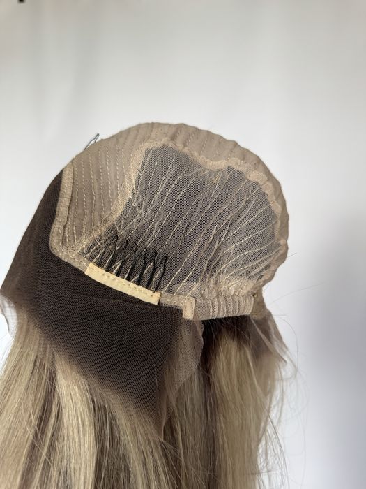 Натуральный парик русый волос омбре, затемнены корни блонд