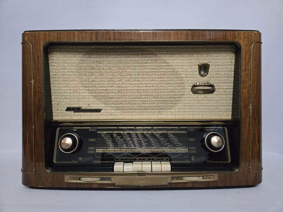 Rádio antigo reparado Grundig