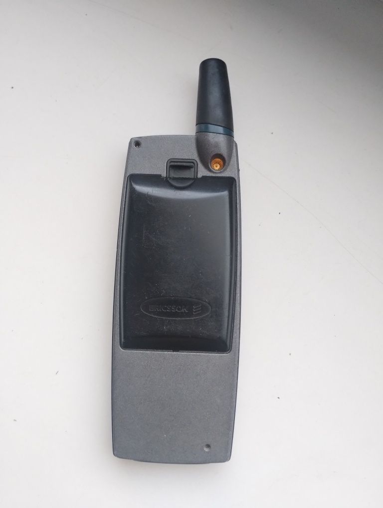 Ericsson r320s телефон